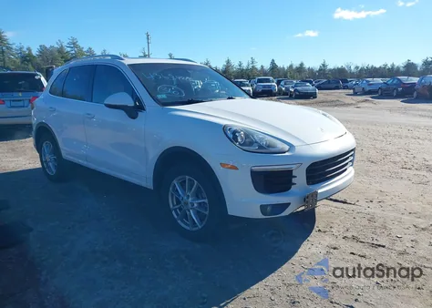 2016 Porsche Cayenne z USA, uszkodzony, nr VIN WP1AA2A2XGKA14739